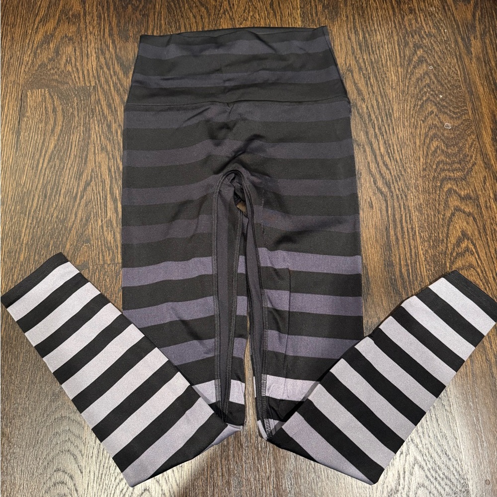 K-DEER Women's Black and Gray Striped Leggings